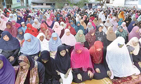 திருப்பூர் மாவட்டம் முழுவதும் பள்ளிவாசல்களில் சிறப்பு தொழுகை