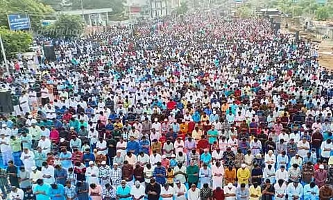 பக்ரீத் பண்டிகையையொட்டி முஸ்லிம்கள் சிறப்பு தொழுகை