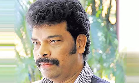 பரிசு வழங்கிய ரவிமரியா