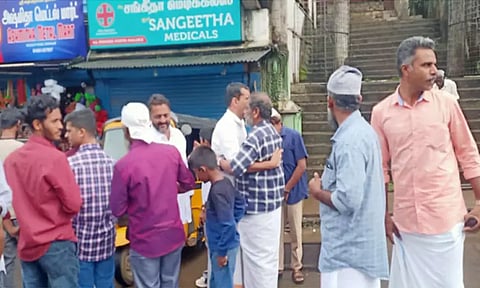 பக்ரீத் பண்டிகையையொட்டி நீலகிரியில், பள்ளி வாசல்களில் சிறப்பு தொழுகை