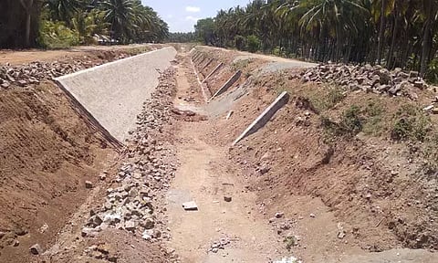 ரூ.5.90 கோடி செலவில் நடைபெற்று வந்த பி.ஏ.பி. வாய்க்கால் சீரமைப்பு பணிகள் நிறுத்தம்-மீண்டும் பணிகளை தொடங்க விவசாயிகள் வலியுறுத்தல்