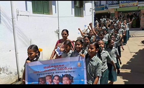 பள்ளிபாளையத்தில்அரசு பள்ளியில் மாணவர்கள் சேர்க்கை விழிப்புணர்வு ஊர்வலம்