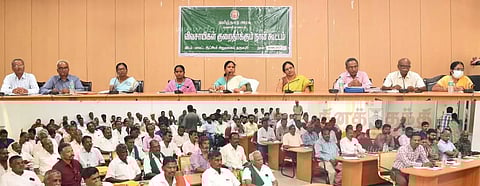 மாம்பழங்களுக்கு கட்டுபடியாகும் விலையை நிர்ணயம் செய்ய வேண்டும்குறை தீர்க்கும் கூட்டத்தில் விவசாயிகள் வலியுறுத்தல்