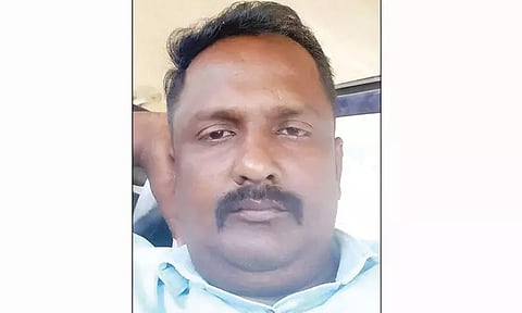 அதிகாரிகள் மீது நடவடிக்கை எடுக்கக்கோரி வீடியோ வெளியிட்டு டிரைவர் தற்கொலை