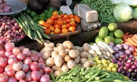 இல்லத்தரசிகளை மிரள செய்யும் காய்கறி விலை