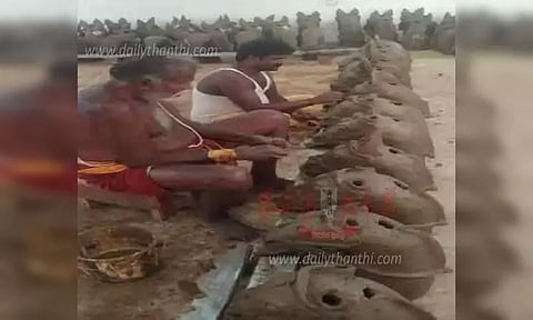 எம்.சூரக்குடியில் செகுட்டு அய்யனார் கோவிலுக்கு தயாராகும் புரவிகள்