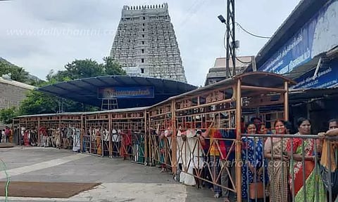 அருணாசலேஸ்வரர் கோவிலில் அலைமோதிய பக்தர்கள் கூட்டம்
