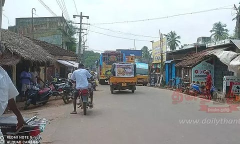 லெட்சுமாங்குடி சாலையில் வேகத்தடை அமைக்கப்படுமா?