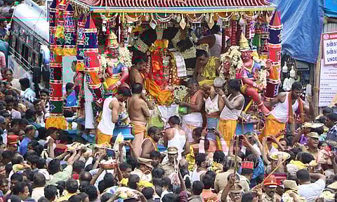 காரைக்கால் அம்மையார் கோவிலில்மாங்கனி திருவிழா கோலாகலம்