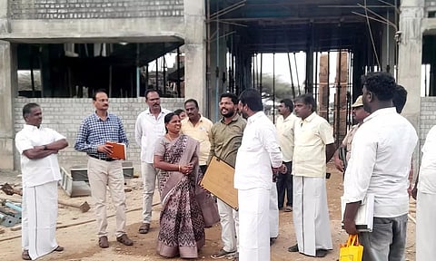 தாராபுரத்தில் ரூ.12½ கோடியில் கட்டப்பட்டு வரும் அரசு கலை அறிவியல் கல்லூரி அமைச்சர் கயல்விழி ஆய்வு