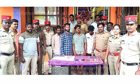 பள்ளி மாணவர்களுக்கு கஞ்சா விற்ற 4 பேர் கைது