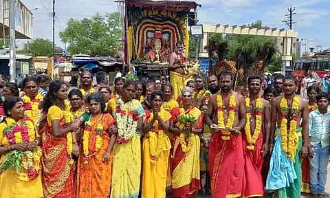 பக்தர்கள் பாதயாத்திரை