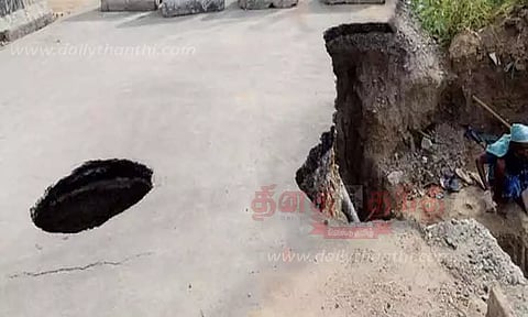 ஈரோடு சூளையில் சாலையின் நடுவில் உருவான பள்ளம்