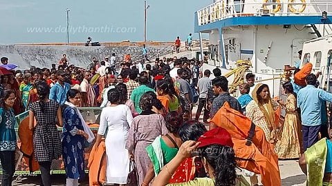 கன்னியாகுமரியில் குவிந்த சுற்றுலா பயணிகள்