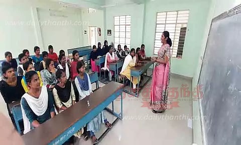 கல்லூரிகளில் முதலாம் ஆண்டு வகுப்புகள் தொடக்கம்