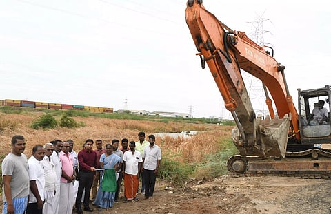 தூத்துக்குடியில், வெள்ளப்பாதிப்பை தடுக்க உப்பாற்று ஓடை சீரமைப்பு பணி தொடக்கம்