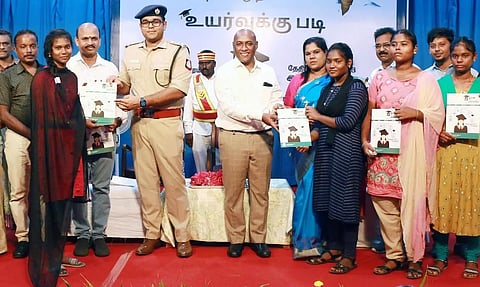 படிப்பிற்கு வயது ஒரு தடையில்லை:தன்னம்பிக்கையும், விடாமுயற்சியும் இருந்தால் லட்சியத்தை அடையலாம்மாணவர்களுக்கு கலெக்டர் பழனி அறிவுரை