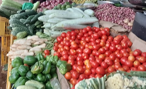 உடன்குடி வாரச்சந்தையில் காய்கறிகள் விலை கிடுகிடு உயர்வு