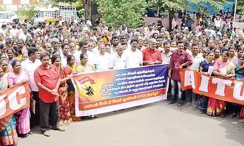 பனியன் தொழிலாளர்களுக்கு வீடு வழங்க வேண்டும்