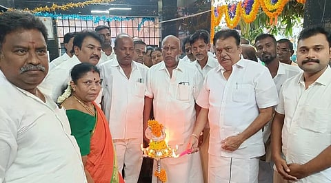 ரூ.7 லட்சம் மதிப்பில் பயணிகள் நிழற்குடை