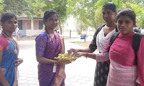 அரசு கலைக்கல்லூரிகளில் முதலாமாண்டு மாணவர்களுக்கு வகுப்புகள் தொடங்கியது