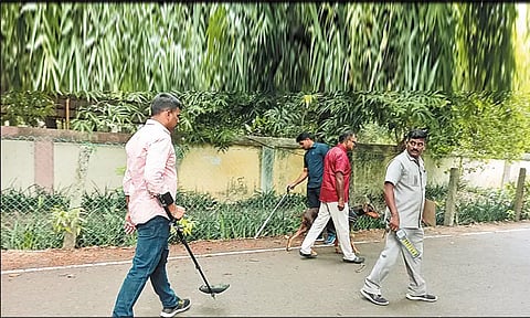 பூந்தமல்லி சிறப்பு கோர்ட்டில் தினந்தோறும் சோதனை நடத்தும் வெடிகுண்டு நிபுணர்கள்