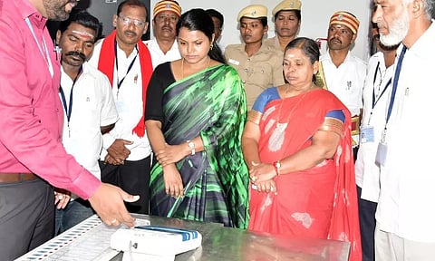 புதுக்கோட்டையில் மின்னணு வாக்குப்பதிவு எந்திரங்கள் சோதனை