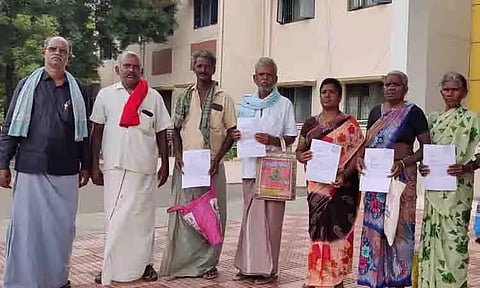 நிலத்திற்கு பட்டா கேட்டு கலெக்டர் அலுவலகத்தில் மனு