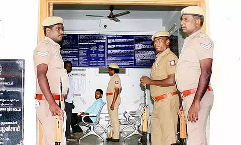 சார்பதிவாளர் அலுவலகத்தில் வருமானவரி சோதனை