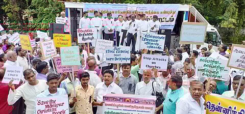 மணிப்பூரில் அமைதி திரும்ப நடவடிக்கை எடுக்க கோரி சேலத்தில் கிறிஸ்தவர்கள் ஆர்ப்பாட்டம்