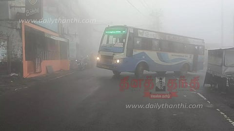 ஏற்காட்டில் தொடர் மழை-பனி மூட்டம்சுற்றுலா பயணிகள் மகிழ்ச்சி