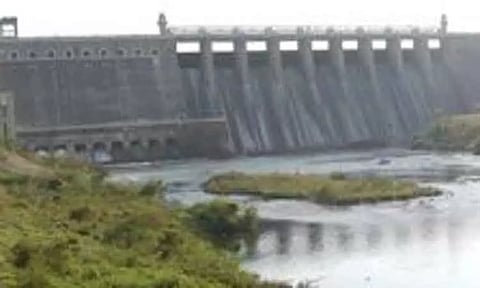 நீர்ப்பிடிப்பு பகுதியில் மழைபெய்யாததால் பவானிசாகர் அணைக்கு நீர்வரத்து குறைந்தது