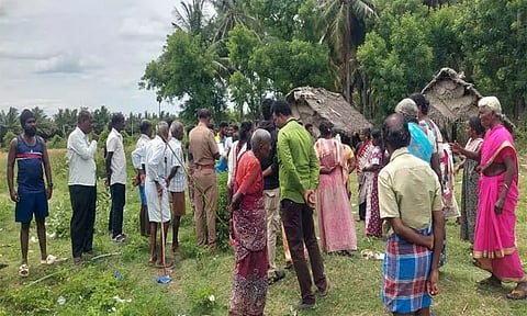 பட்டா வழங்கிய நிலத்தை அளக்க பயனாளிகள் எதிர்ப்பு