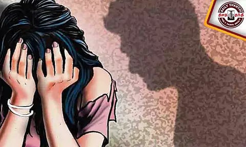 ஆபாச பட நடிகை போன்று உடை அணிய வற்புறுத்தல் - கணவன் மீது மனைவி புகார்..!