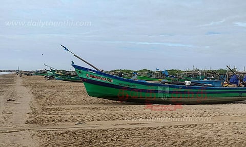 மீனவர்கள் 2-வது நாளாக கடலுக்கு செல்லவில்லை