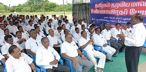 தர்மபுரியில் வக்கீல்கள் உண்ணாவிரத போராட்டம்