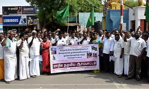 கள்ளக்குறிச்சியில் மேல்நிலை நீர்த்தேக்க தொட்டி ஆபரேட்டர்கள் ஆர்ப்பாட்டம்
