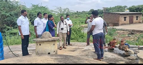 மேல்நிலை நீர்த்தேக்க தொட்டியில் அதிகாரிகள் ஆய்வு