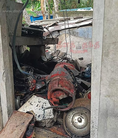 கியாஸ் சிலிண்டர் வெடித்து சமையலறை இடிந்தது