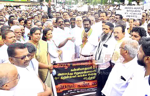 மணிப்பூரில் இயல்பு நிலை திரும்ப நடவடிக்கை எடுக்கக்கோரி ஆர்ப்பாட்டம்