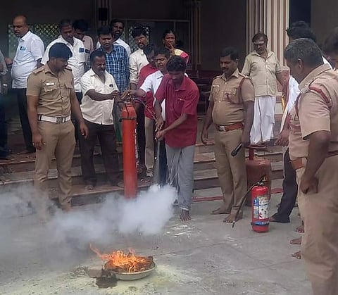 பணியாளர்களுக்கு தீத்தடுப்பு பயிற்சி