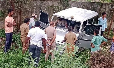 சப்-கலெக்டர் உள்பட 3 பேர் காயம்