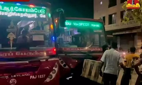 சென்னை, ஆலந்தூர் அருகே மாநகர பஸ் தடுப்பு சுவரில் மோதி விபத்து - போக்குவரத்து பாதிப்பு