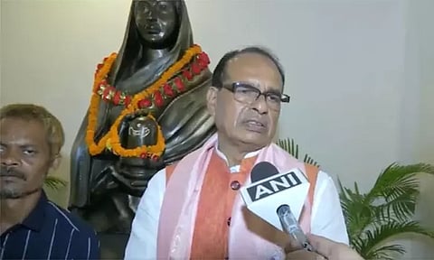 கடவுள் ஒவ்வொரு மனிதனிலும் இருக்கிறார் என்று நாங்கள் நம்புகிறோம் - சிவராஜ் சிங் சவுகான்