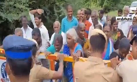 பரந்தூரில் மக்களுக்கும் போலீசாருக்கும் இடையே பயங்கர தள்ளுமுள்ளு: 200 பேர் கைது