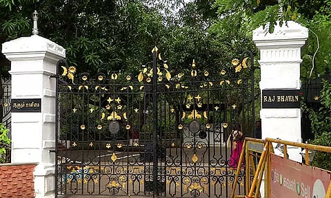 அதிமுக முன்னாள் அமைச்சர்கள் மீதான வழக்கு குறித்து கவர்னர் மாளிகை விளக்கம்