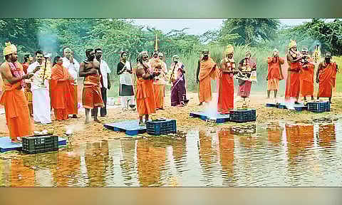 காஞ்சீபுரத்தில் பாலாறு ஆரத்தி விழா