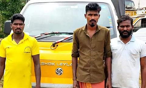 ரேஷன் அரிசியை கடத்திய 4 பேர் கைது