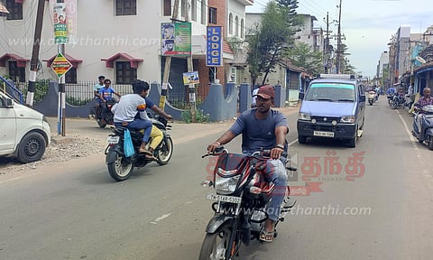 நாகூர்-நாகை சாலையில் விபத்து ஏற்படும் அபாயம்