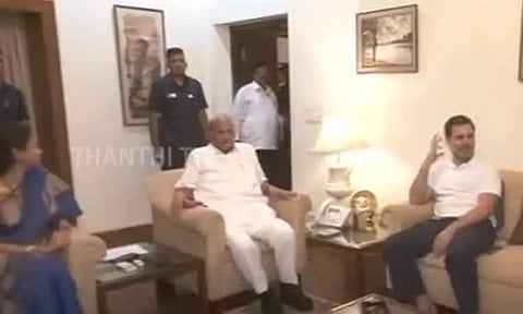 டெல்லியில் தேசிவாத காங்கிரஸ் தலைவர் சரத் பவாருடன் ராகுல் காந்தி சந்திப்பு
